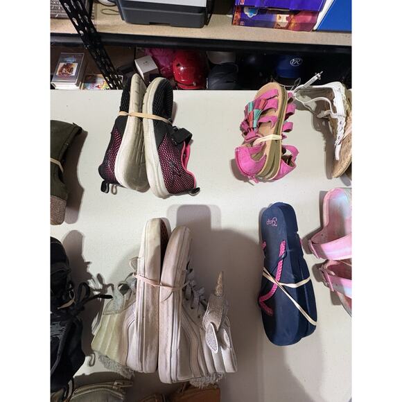 Lot of 7 Pairs of Shoes-Sized 9/10-Mixed Brands-Tennis, Boots,Sandals, Slides - Picture 5 of 16